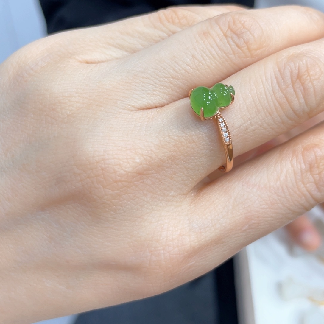 和田玉戒指18K金镶嵌