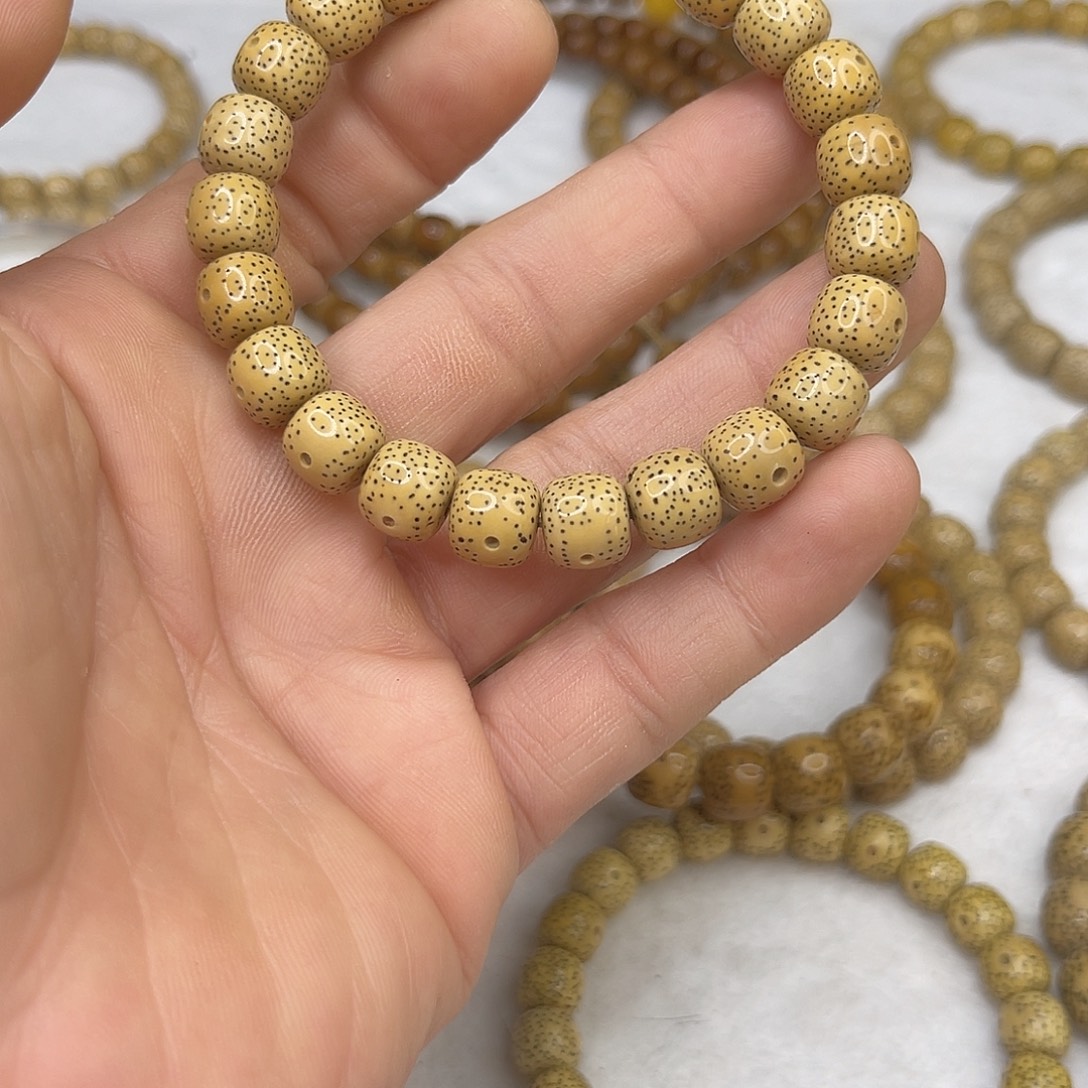 华***、星月菩提吊坠鸡油黄