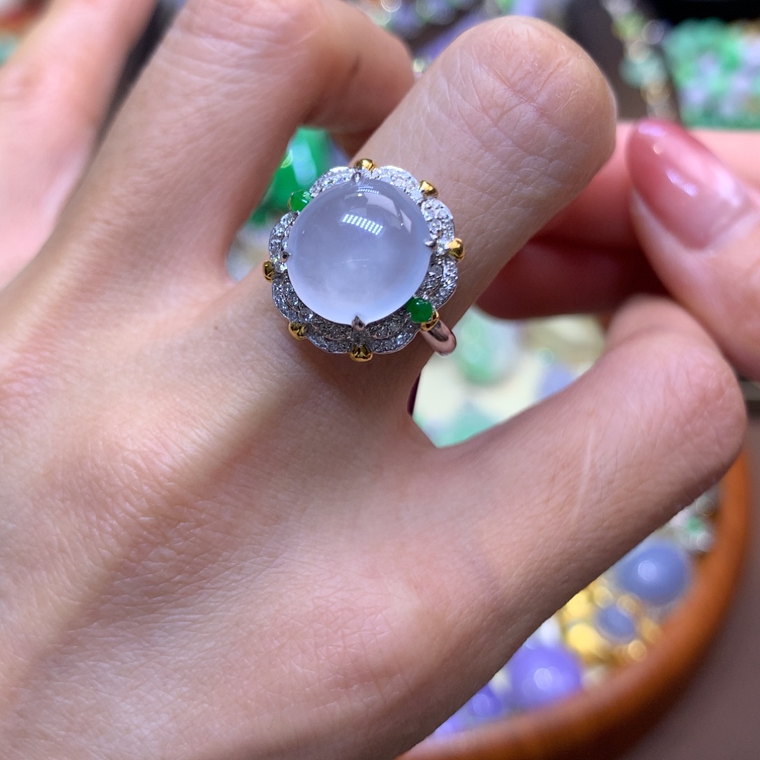 翡翠18K金镶嵌颈饰