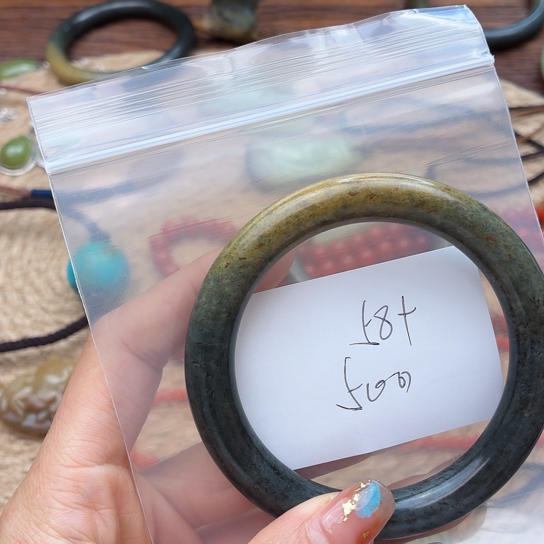 万***g岫岩河磨玉（透闪石质玉）未镶嵌手镯