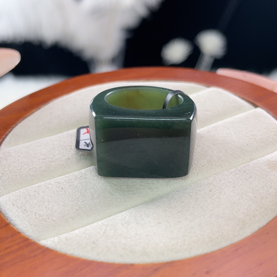 和田玉未镶嵌戒指l。墨绿马鞍。18 不退换
