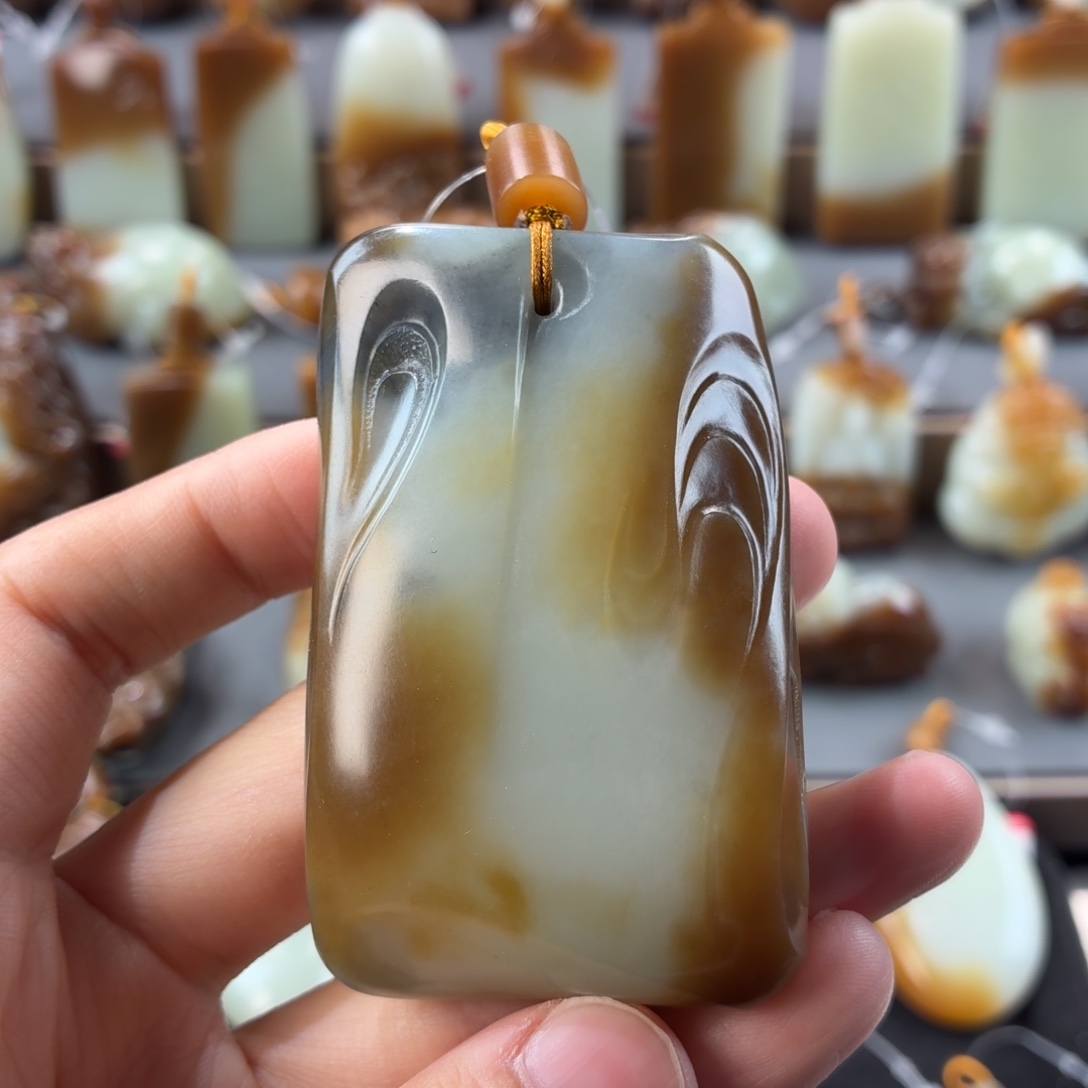 心***币和田玉未镶嵌颈饰