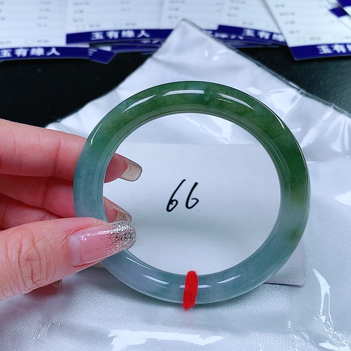 翡翠手镯（圆镯）未镶嵌