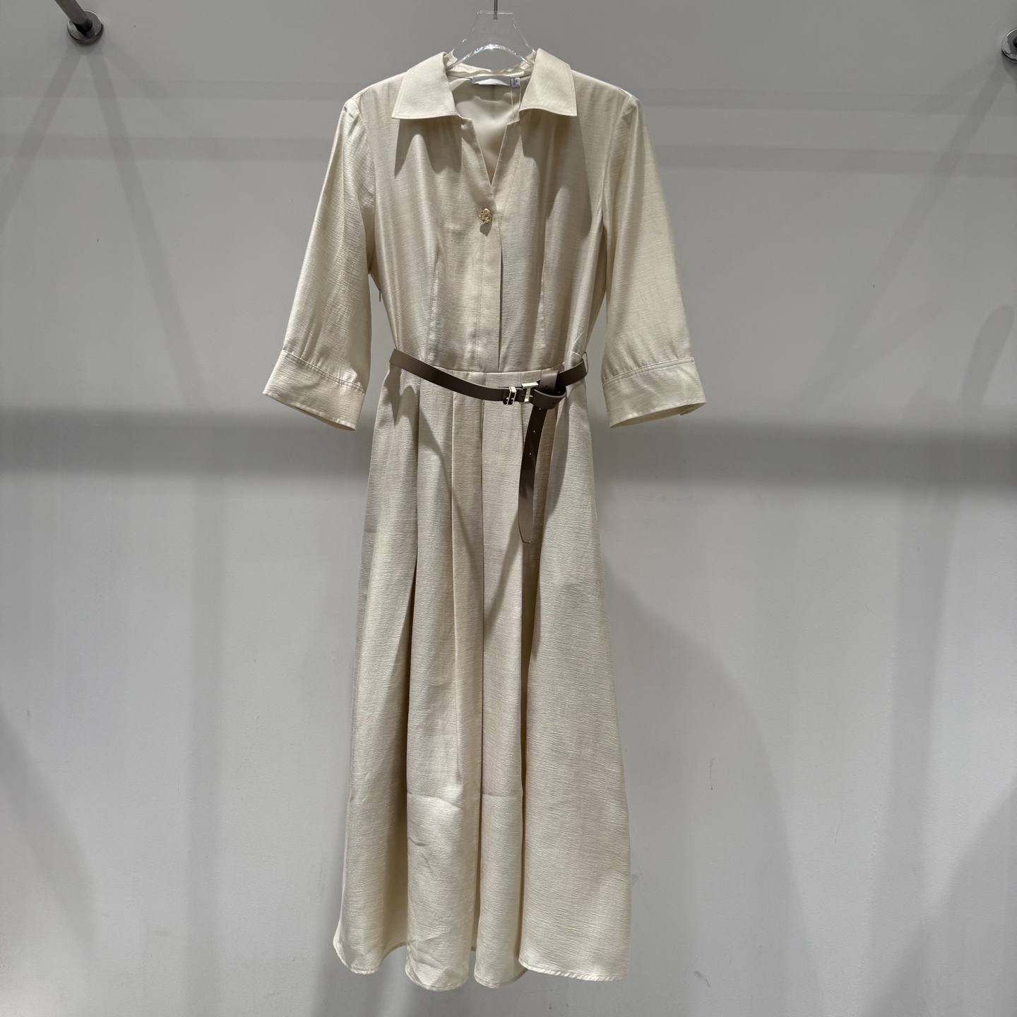 伊家2025夏季新款卡其色休闲百搭衬衫连衣裙1G3291211收腰气质