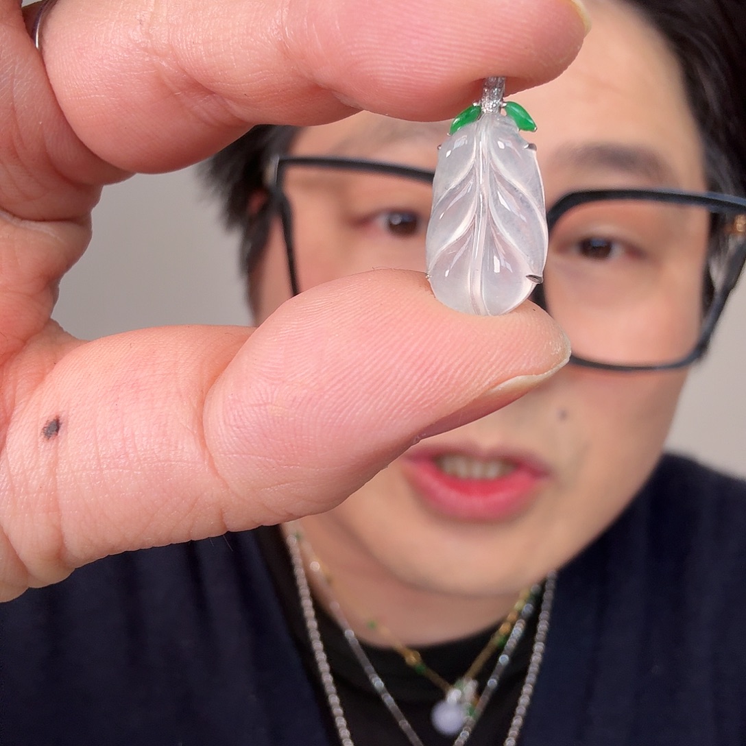 翡翠18K金镶嵌颈饰一件