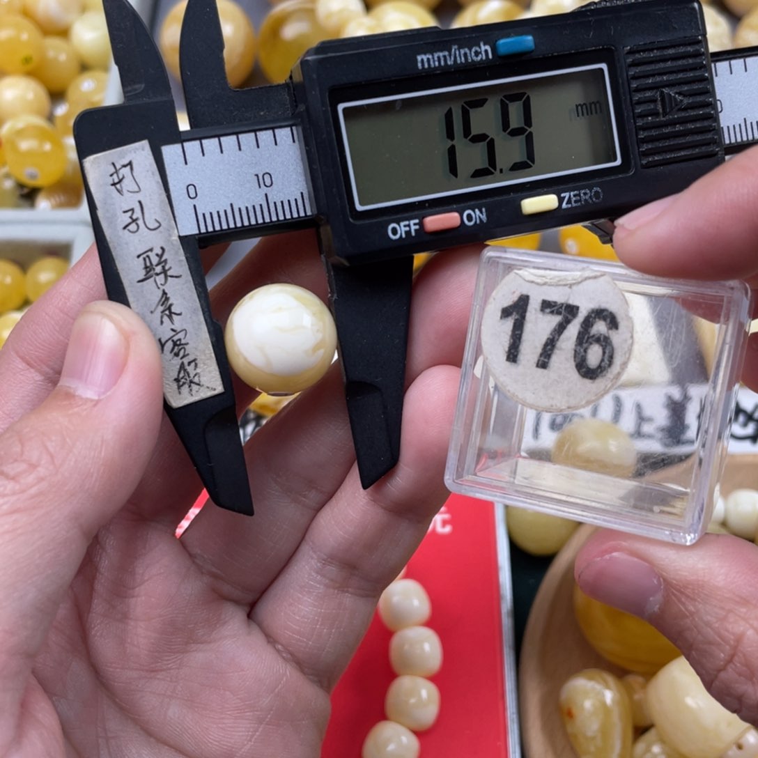 蜜蜡珠宝奇石未镶嵌