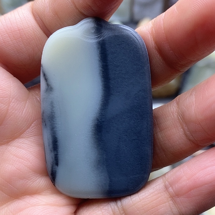 颈饰未镶嵌和田玉（糖玉）