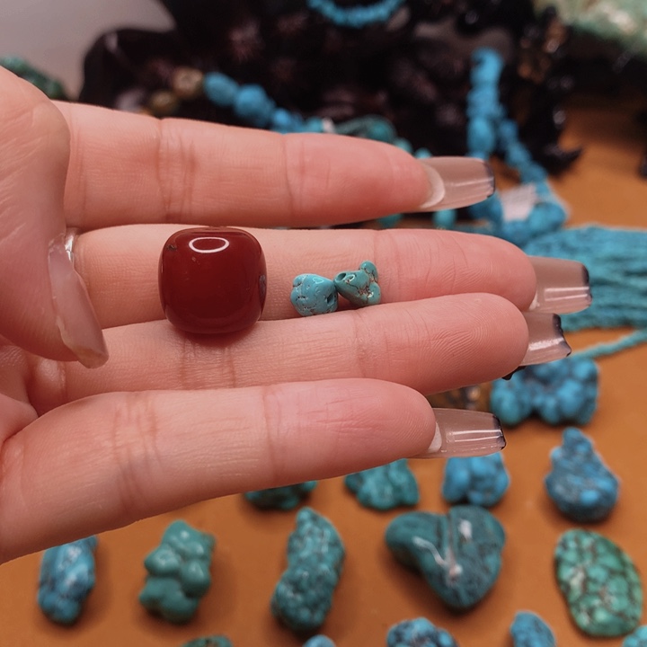 玛瑙/玉髓原矿未镶嵌木**?