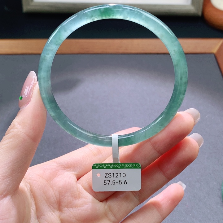 翡翠手镯未镶嵌天然翡翠手镯