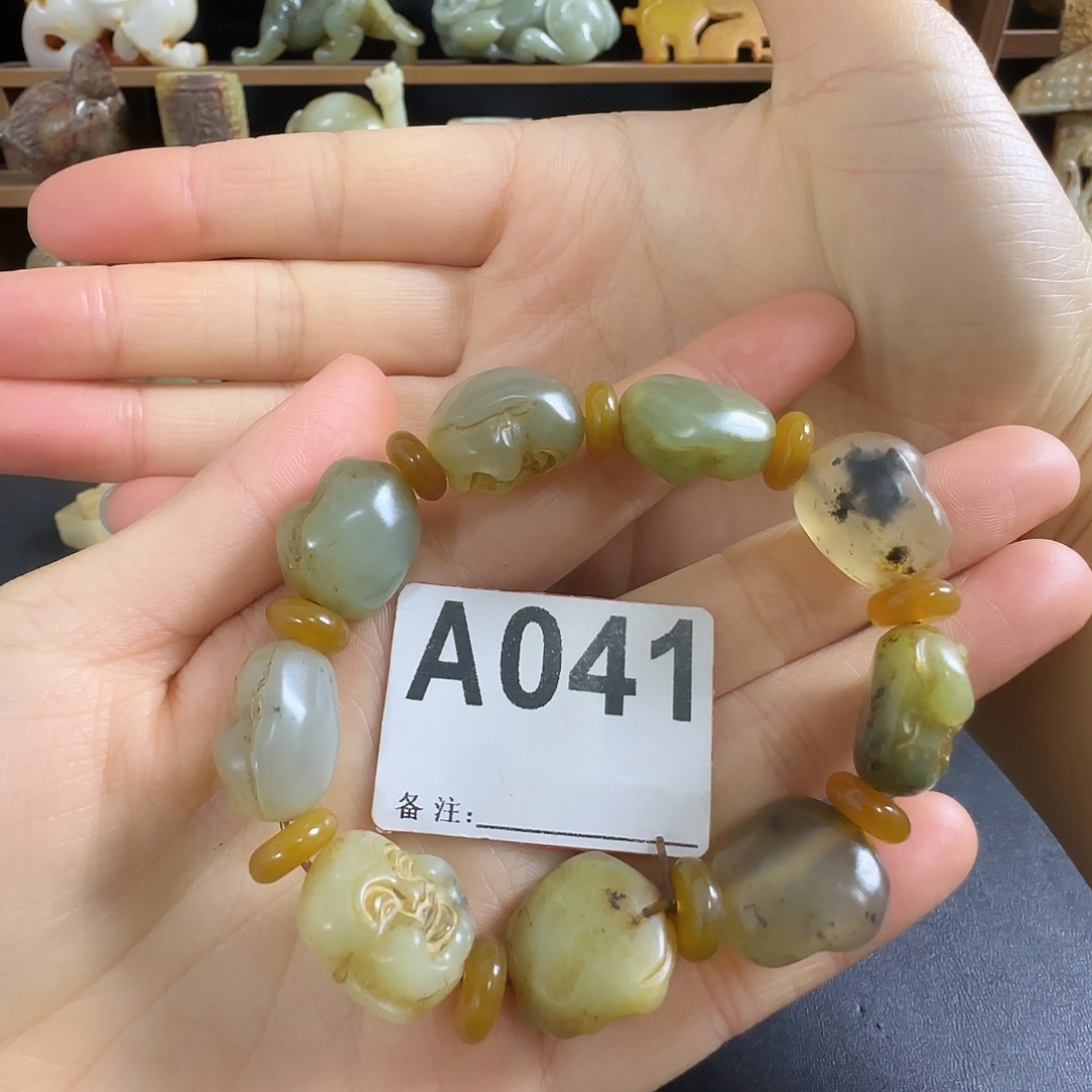 透闪石质玉未镶嵌挂件