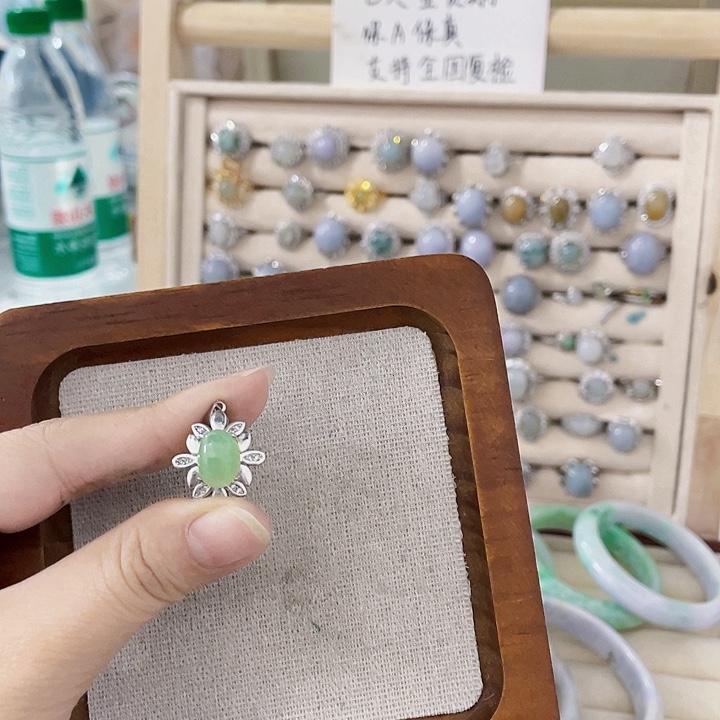 翡翠未镶嵌颈饰天然翡翠Ａ货