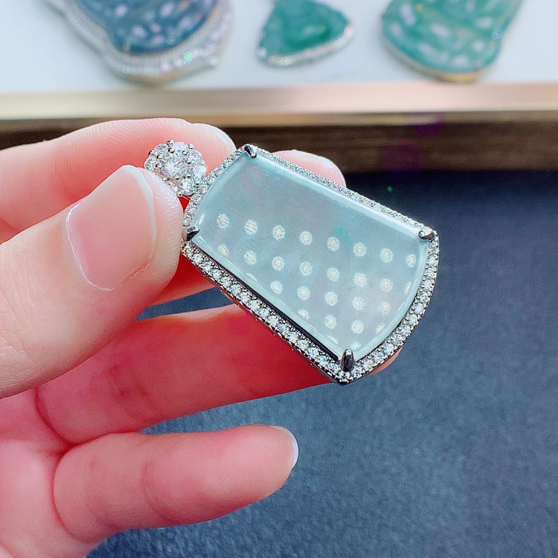 翡翠颈饰未镶嵌翡翠