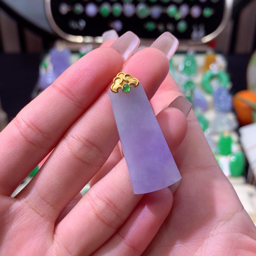 翡翠颈饰18K金镶嵌翡翠