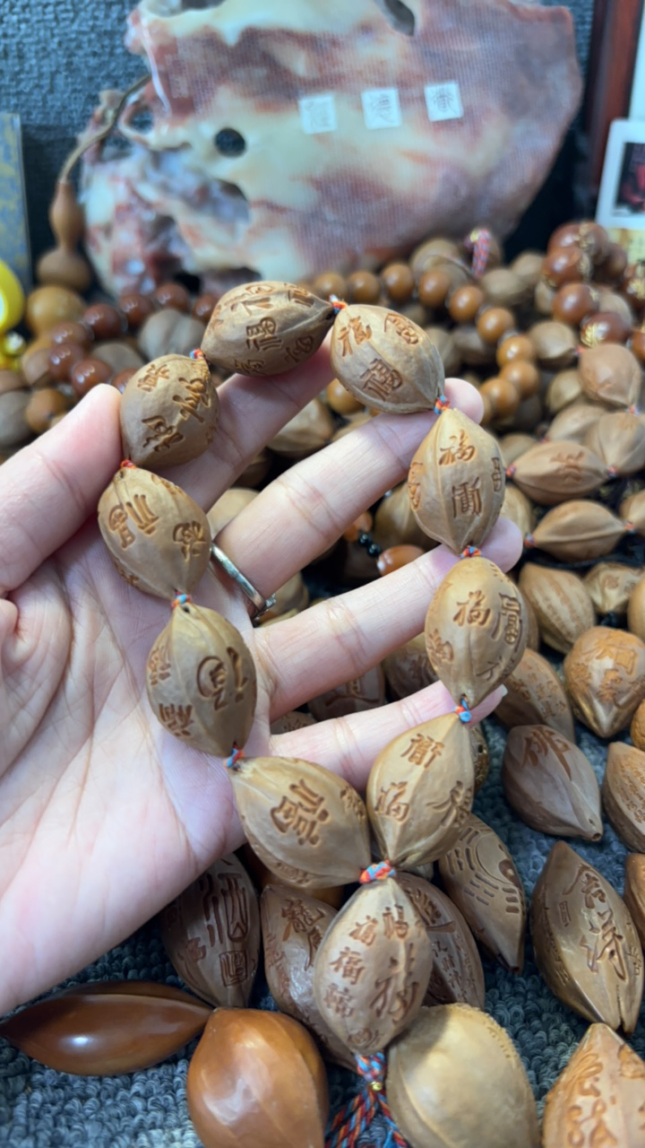 铁核手工雕刻精品百福亢泽超橄榄核