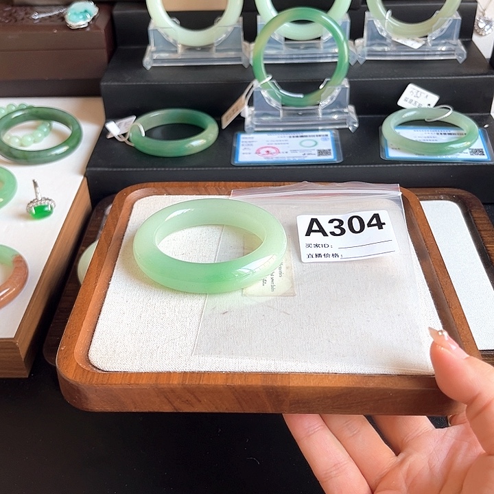 艾***辰非金属时尚手镯304