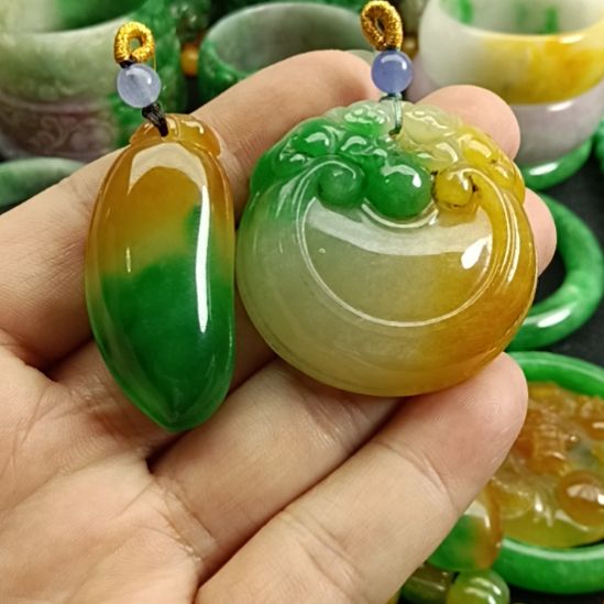 《***》翡翠未镶嵌颈饰翡翠