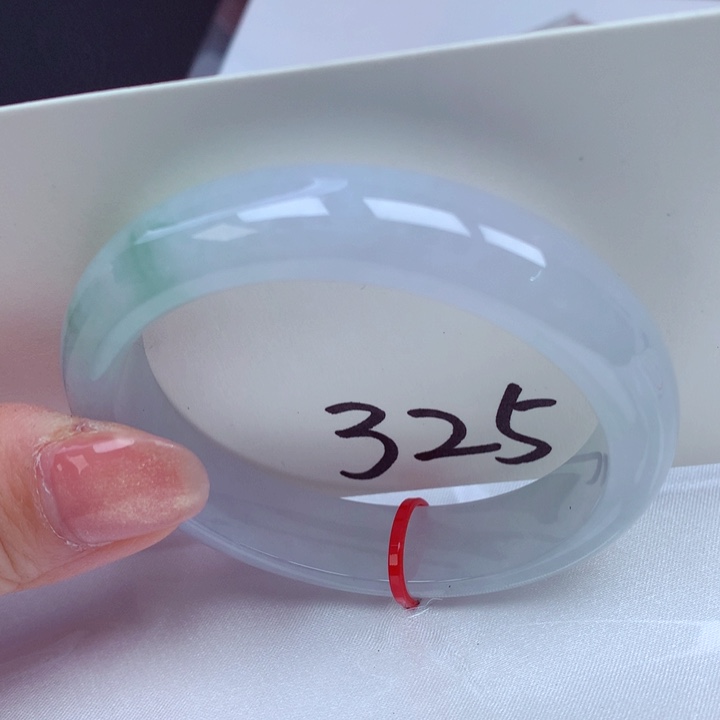 翡翠手镯未镶嵌翡翠