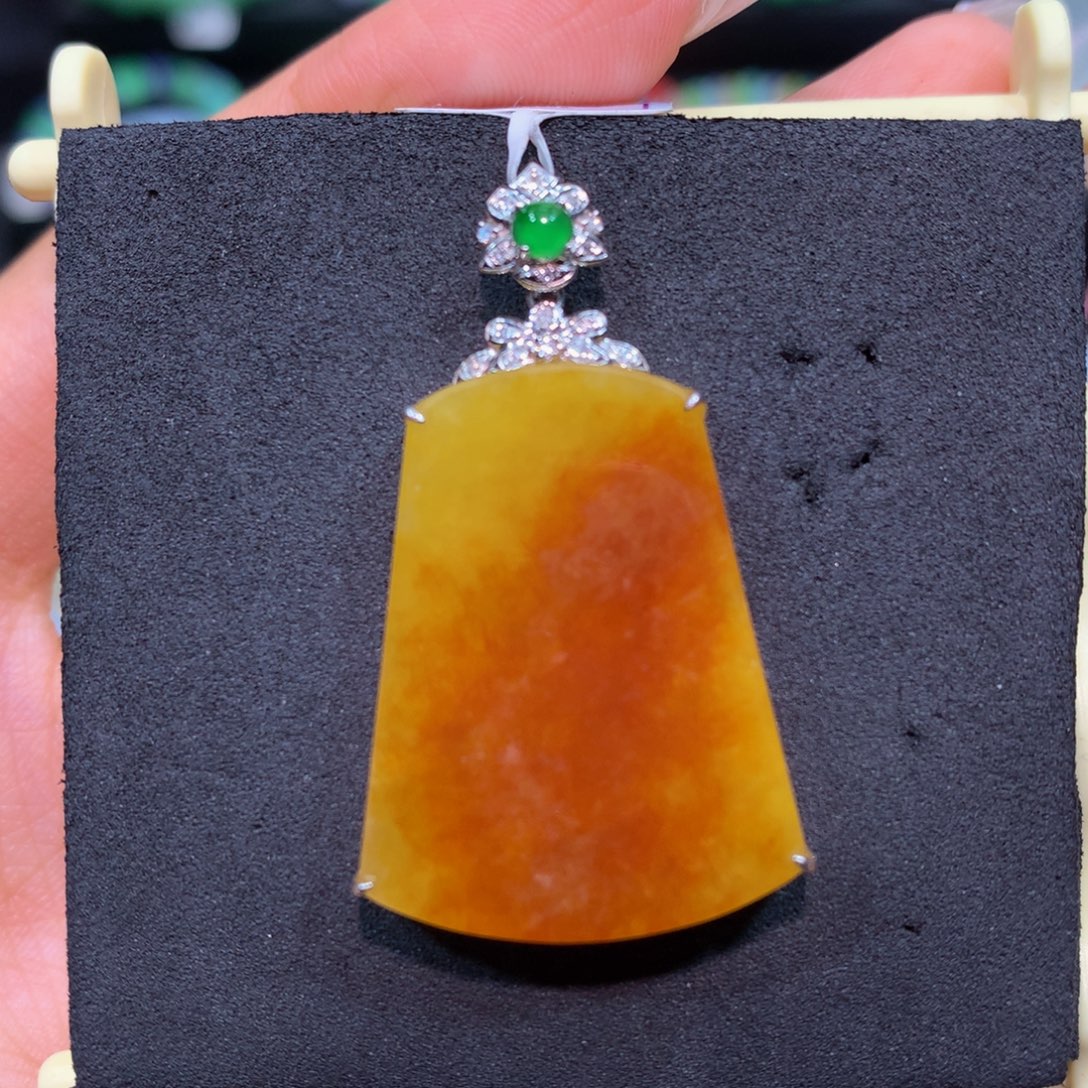 翡翠18K金镶嵌颈饰翡翠