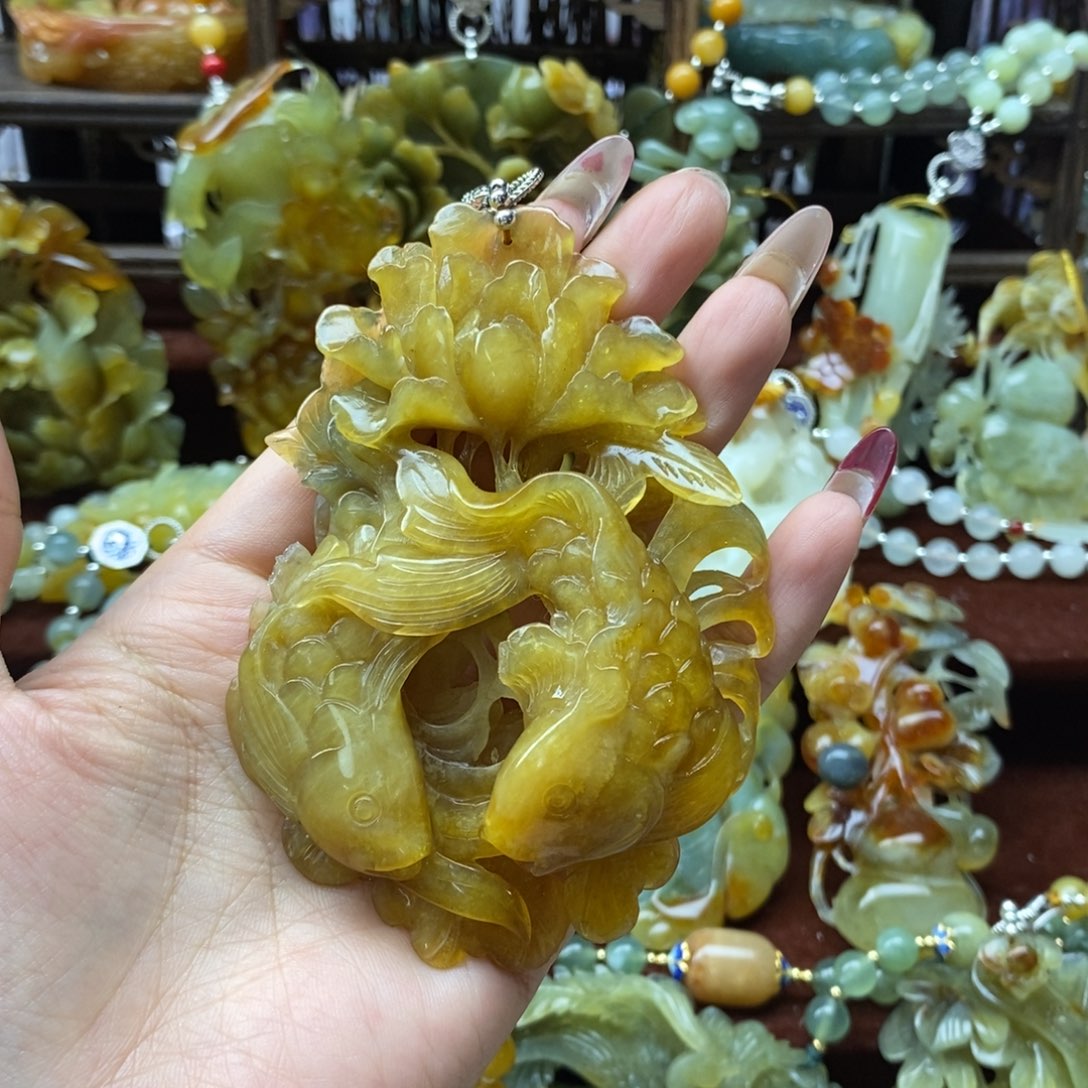 蛇纹石玉挂件未镶嵌异*