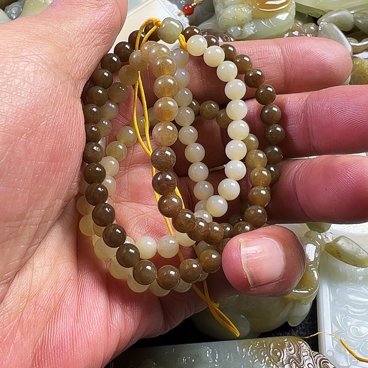 于***水和田玉未镶嵌手链