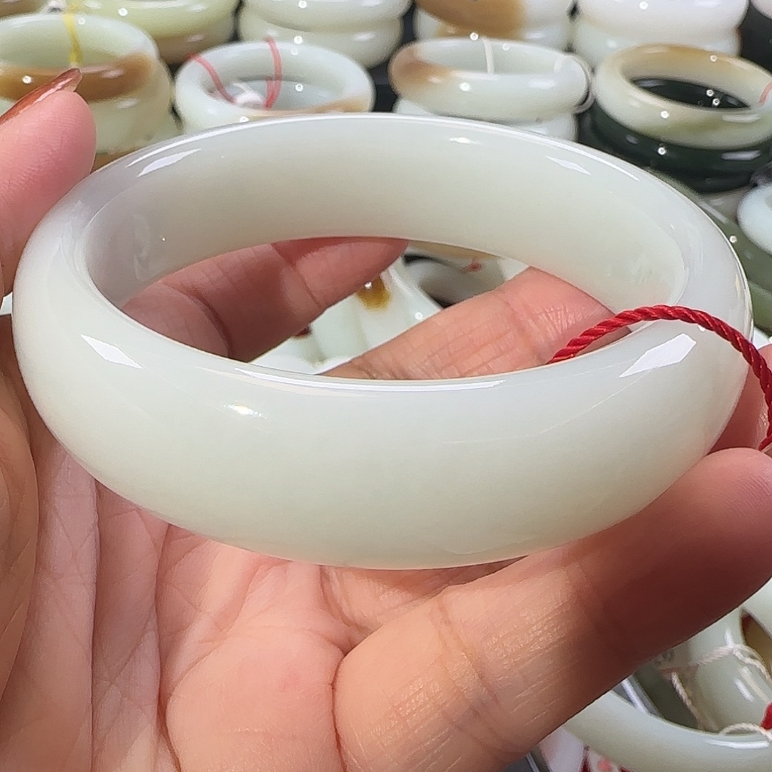 和田玉未镶嵌手镯