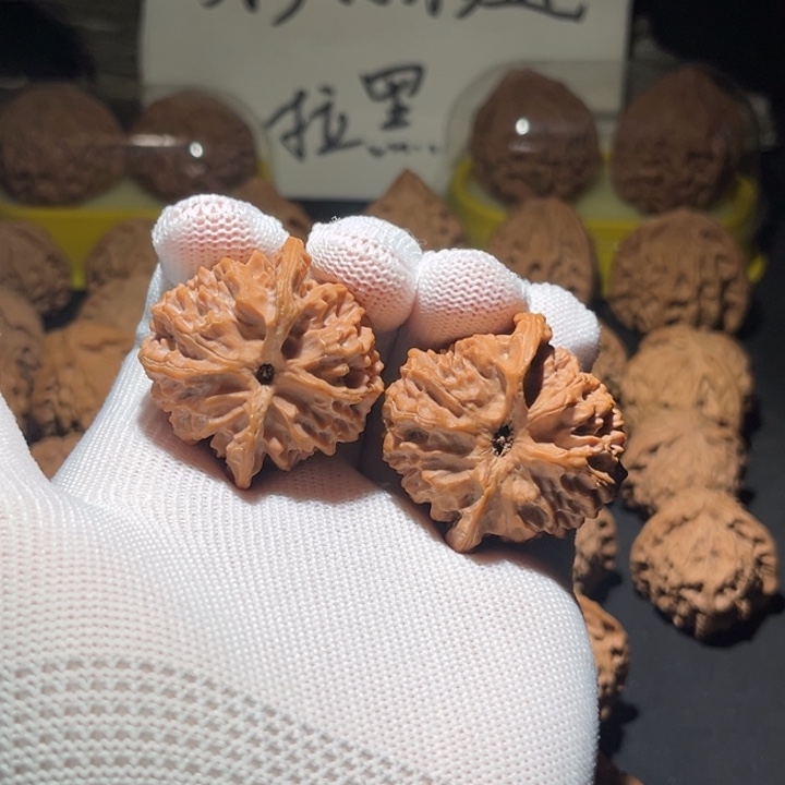 朗***坤把件文玩核桃文玩核桃