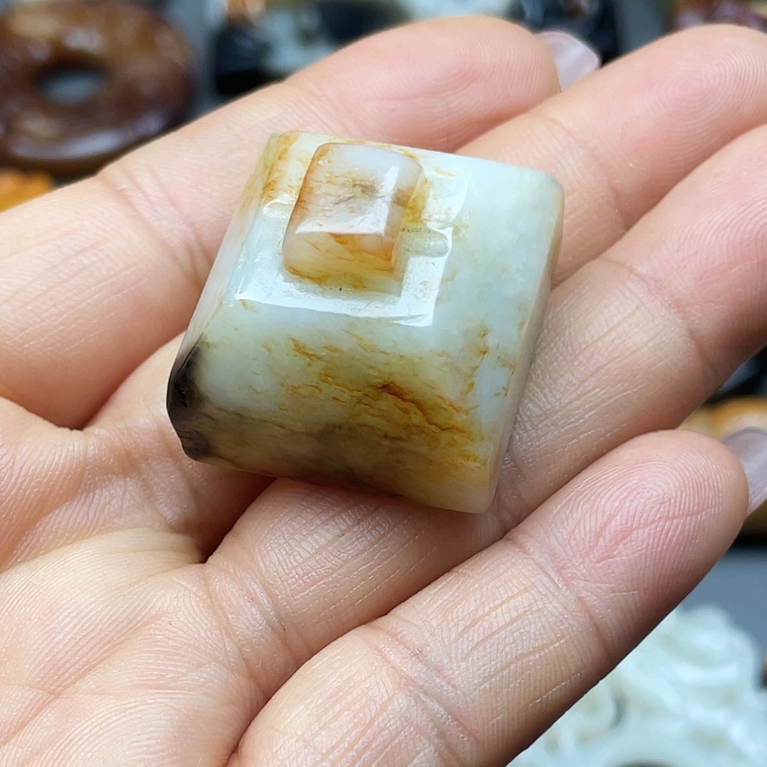 王***王和田玉未镶嵌颈饰