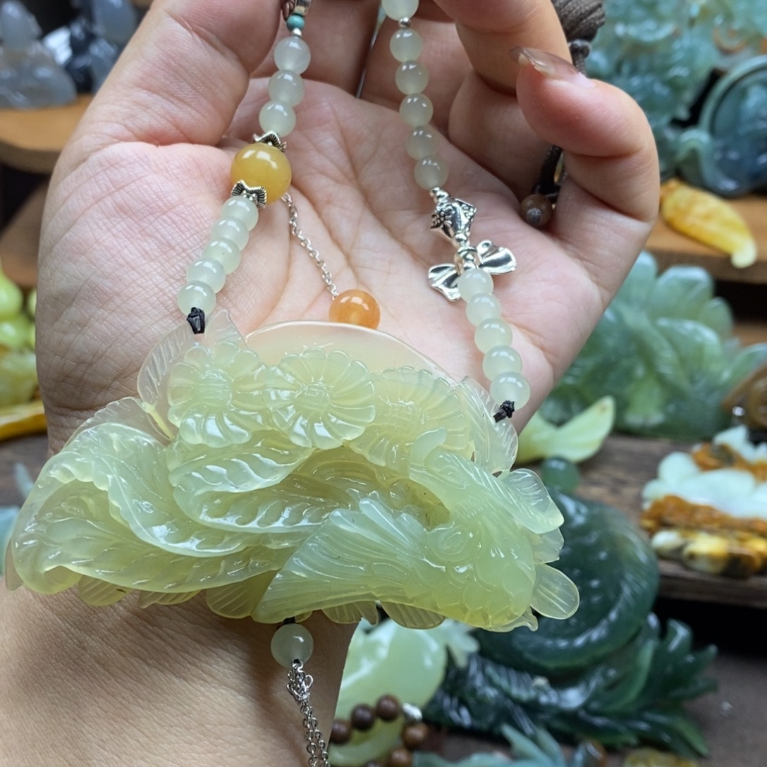 岫玉未镶嵌吊坠(赠链)