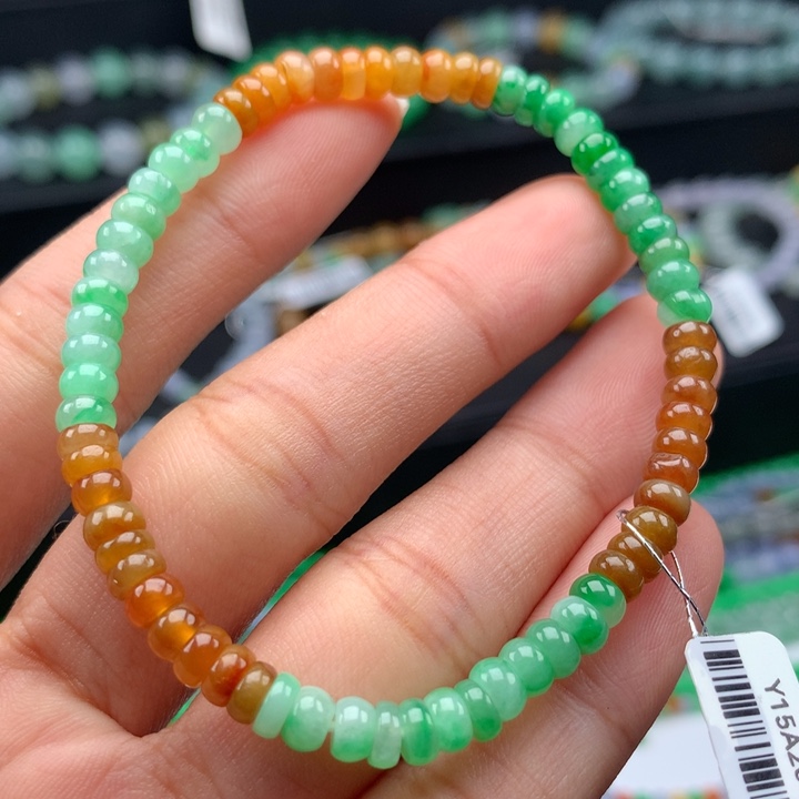 翡翠手镯未镶嵌卡