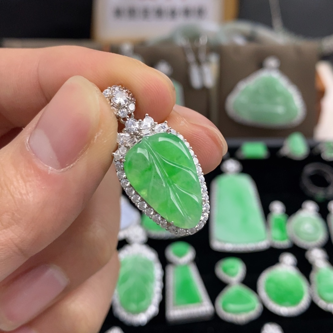 翡翠颈饰银S925镶嵌天然翡翠