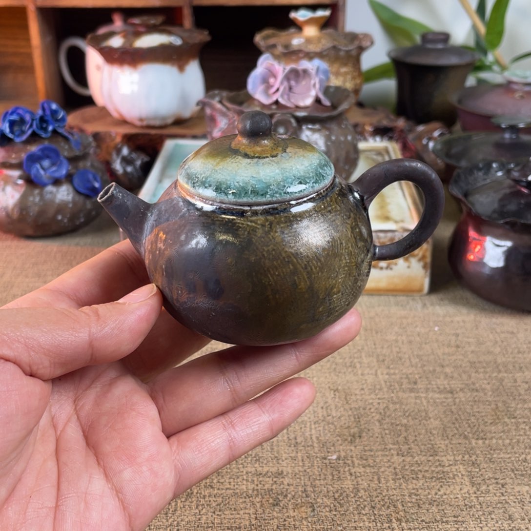 莫奈壶。 柴烧。 红珍珠