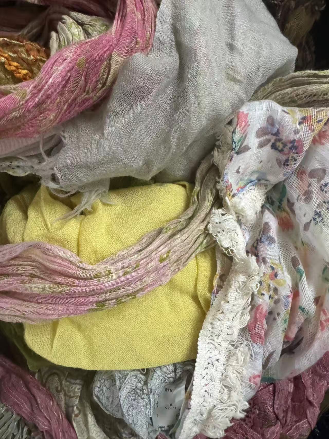 纱纱围巾一条随机发