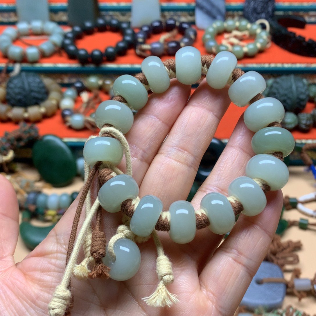 坚***持颈饰未镶嵌和田玉