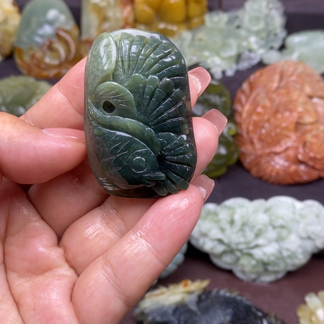 蛇纹石玉颈饰未镶嵌