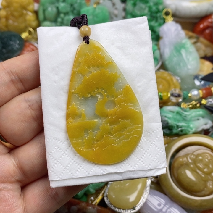 翡翠吊坠(赠链)未镶嵌