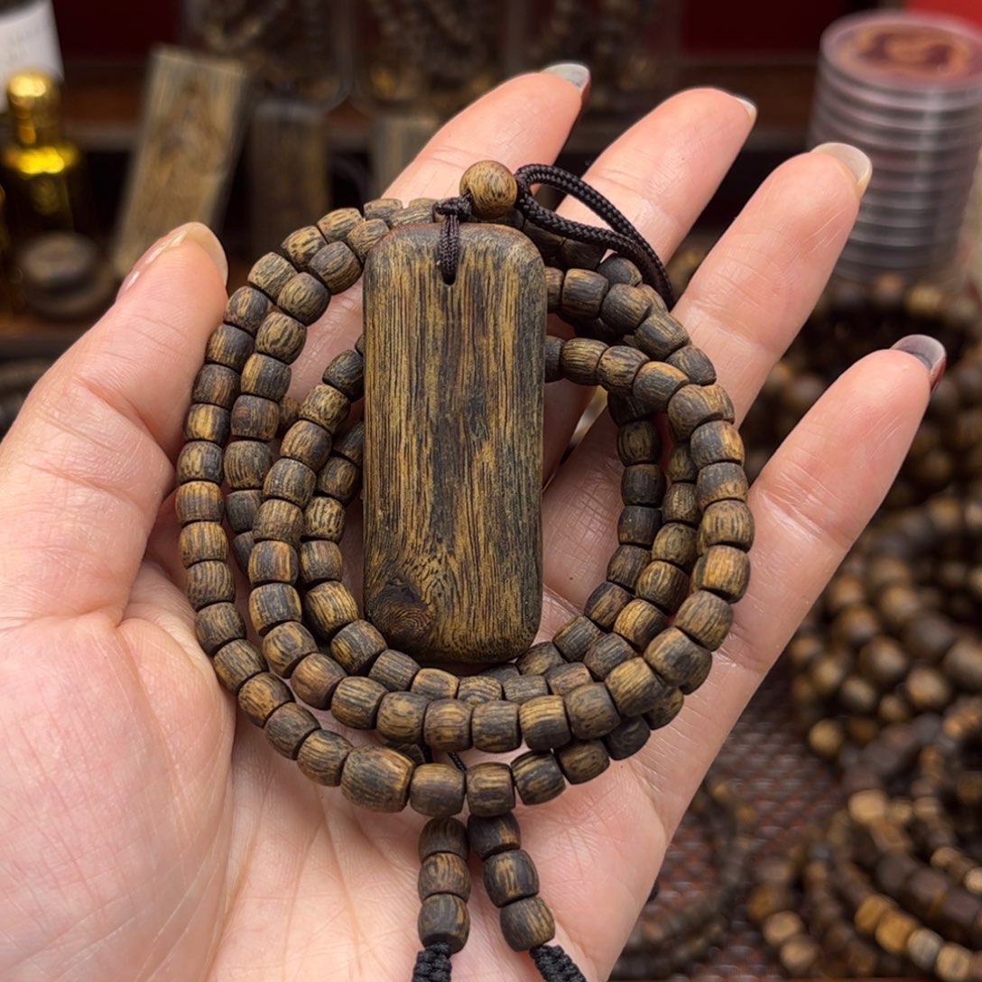 沉香有****号碎屑奇楠0.5鼓珠多圈＋无事牌