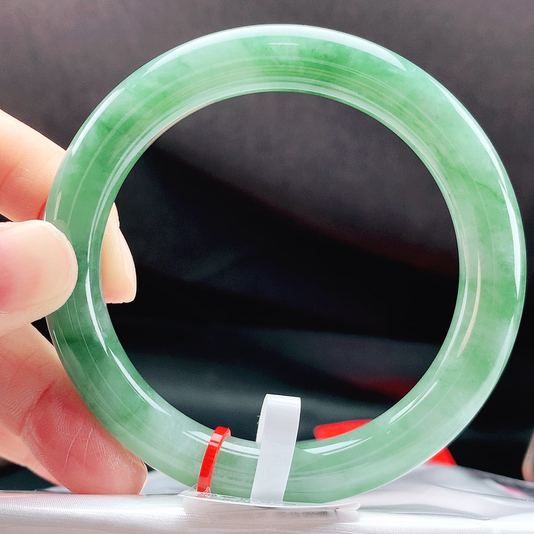 未镶嵌手镯（圆镯）翡翠57满绿