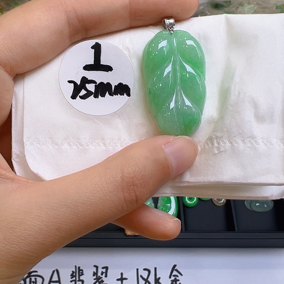 翡翠18K金镶嵌颈饰翡翠