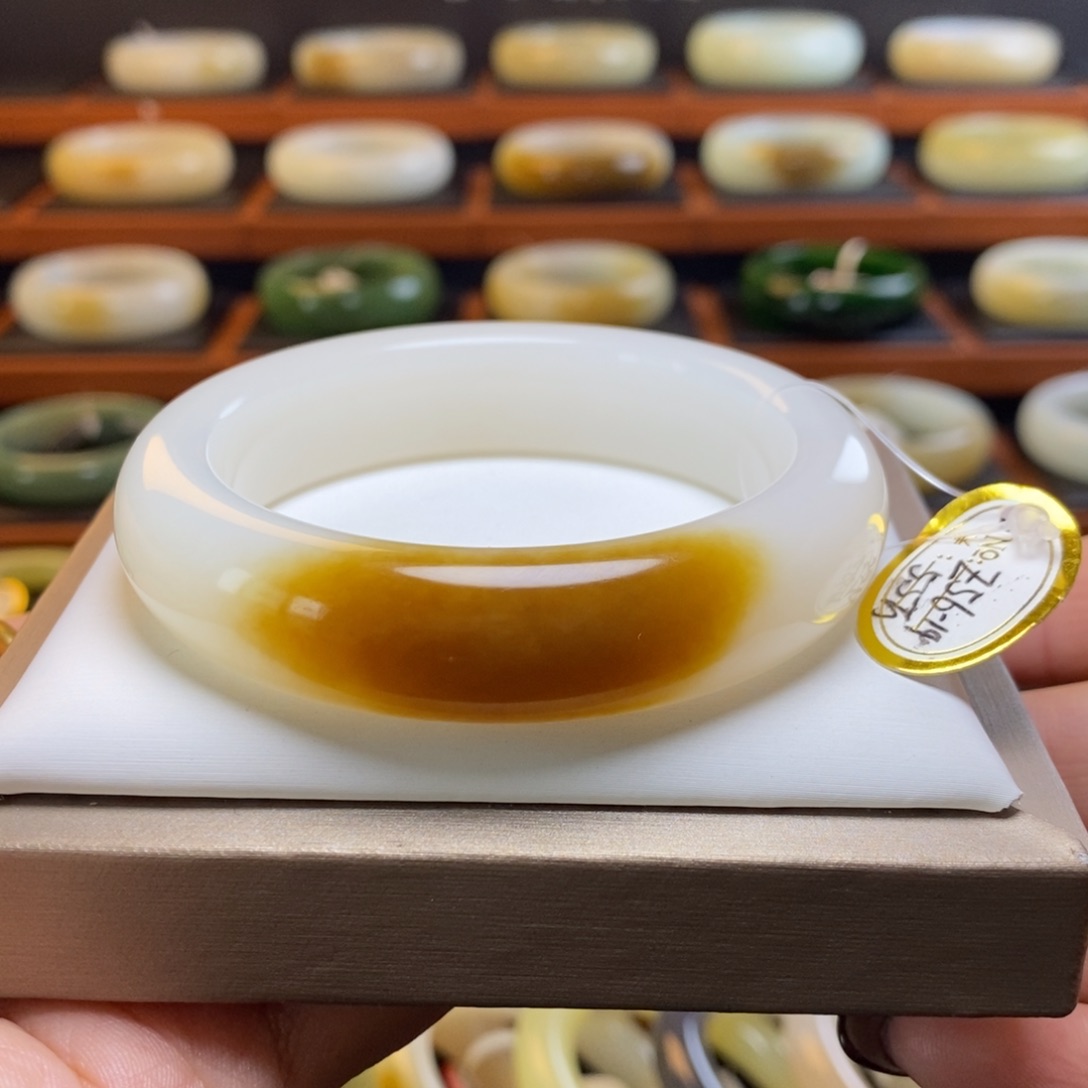 和田玉未镶嵌手镯55圈