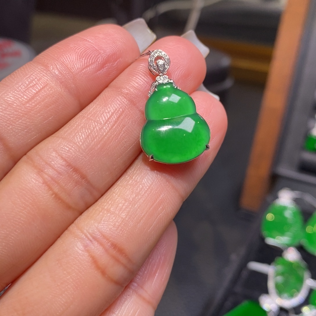 翡翠耳饰18K金镶嵌葫芦吊坠