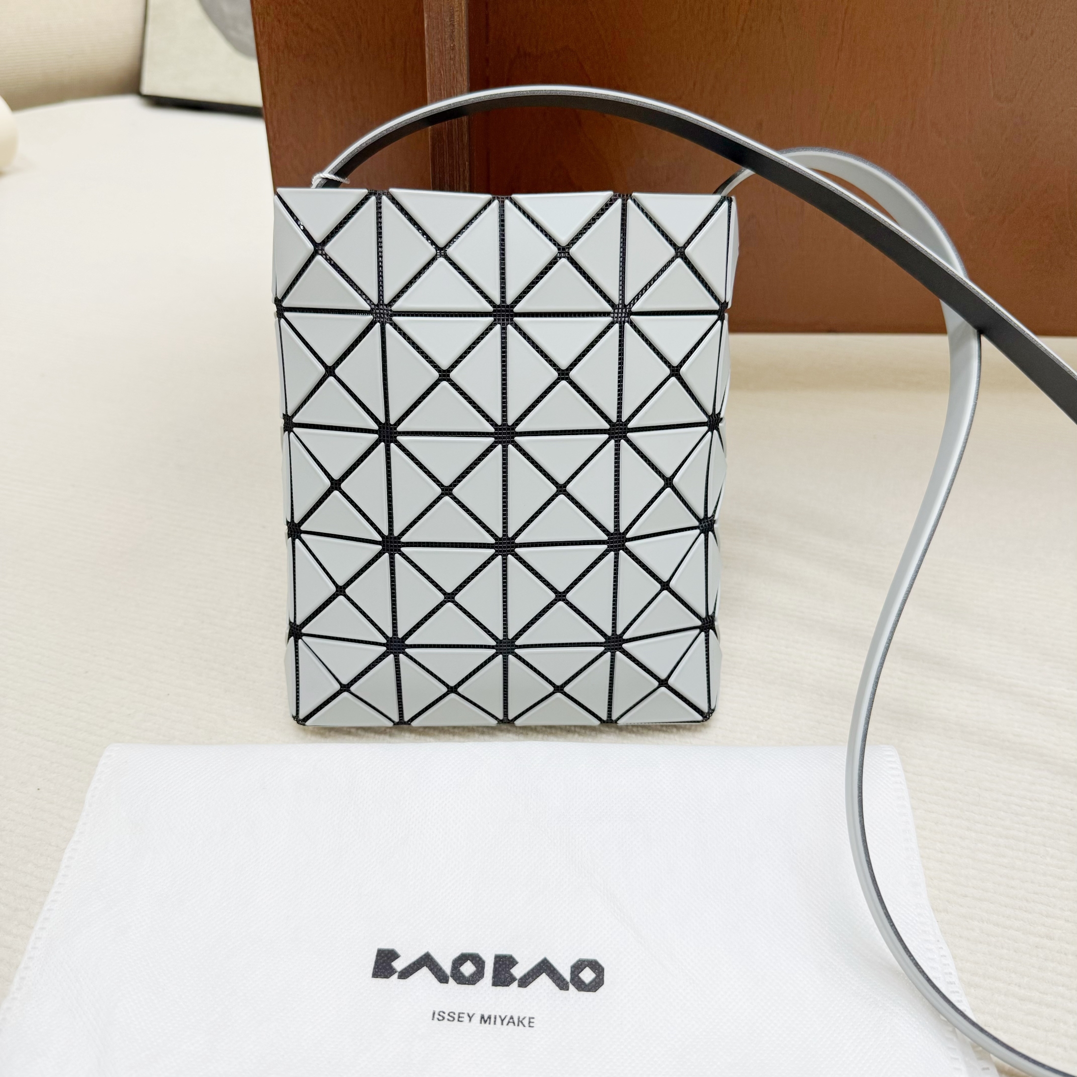 95新 Issey Miyake/三宅一生 【闲置品】三宅一生24新款小方盒斜挎