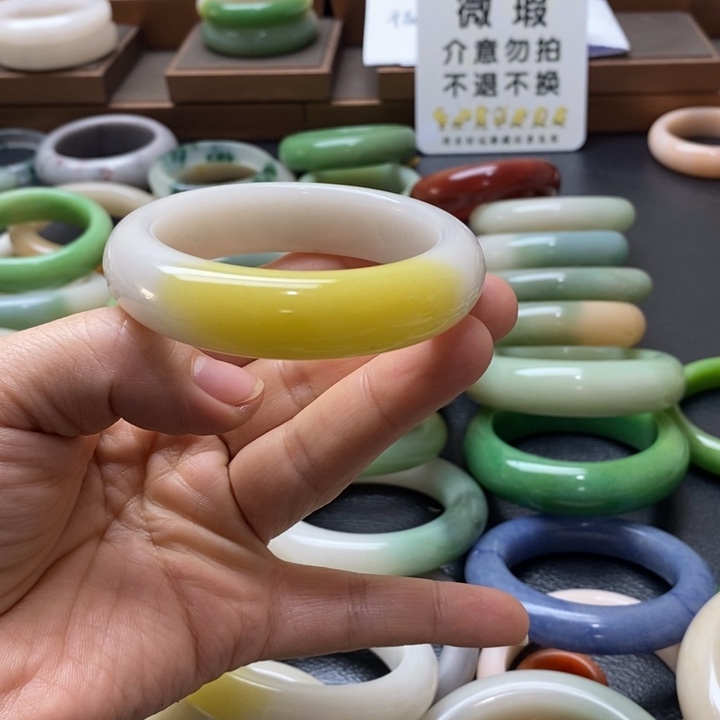 石英质玉手镯未镶嵌