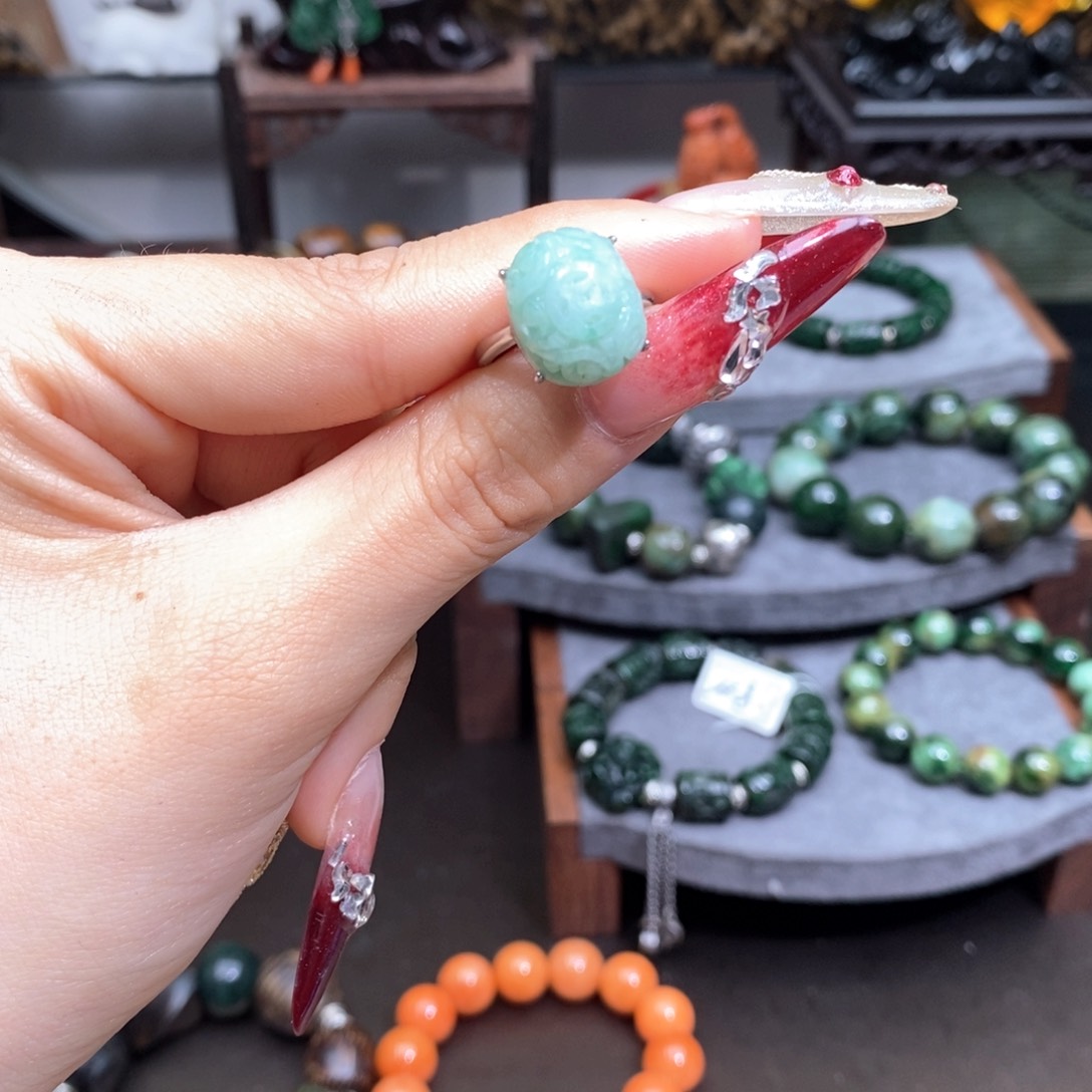 翡翠戒指银S925镶嵌漂亮美眉