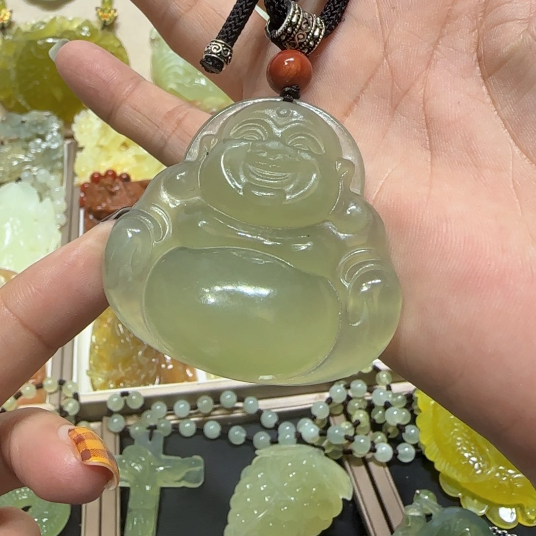 未镶嵌蛇纹石玉吊坠