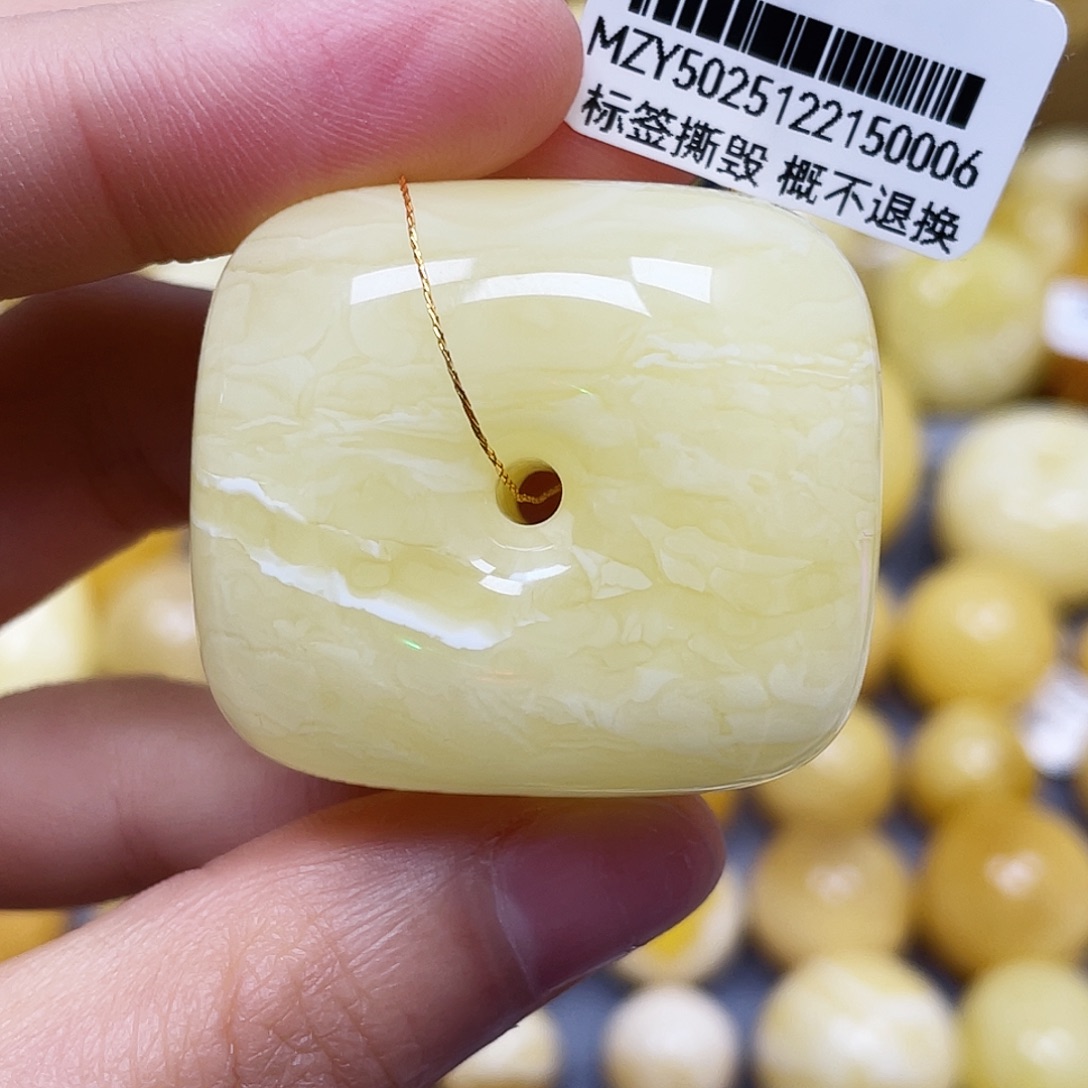 蜜蜡未镶嵌裸石36.7*33.0*21.8mm