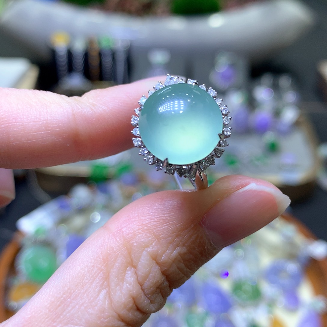 【闪购商品】翡翠颈饰18K金镶嵌翡翠吊坠项链