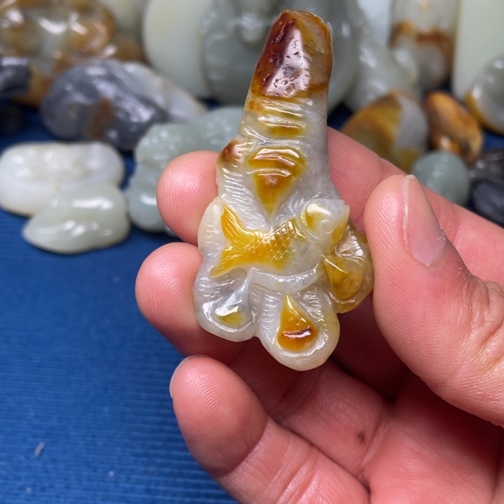 颈饰未镶嵌和田玉淡****?