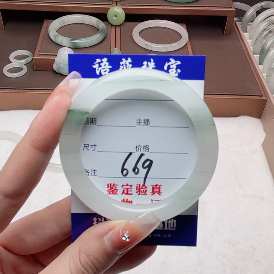 石英质玉手镯未镶嵌