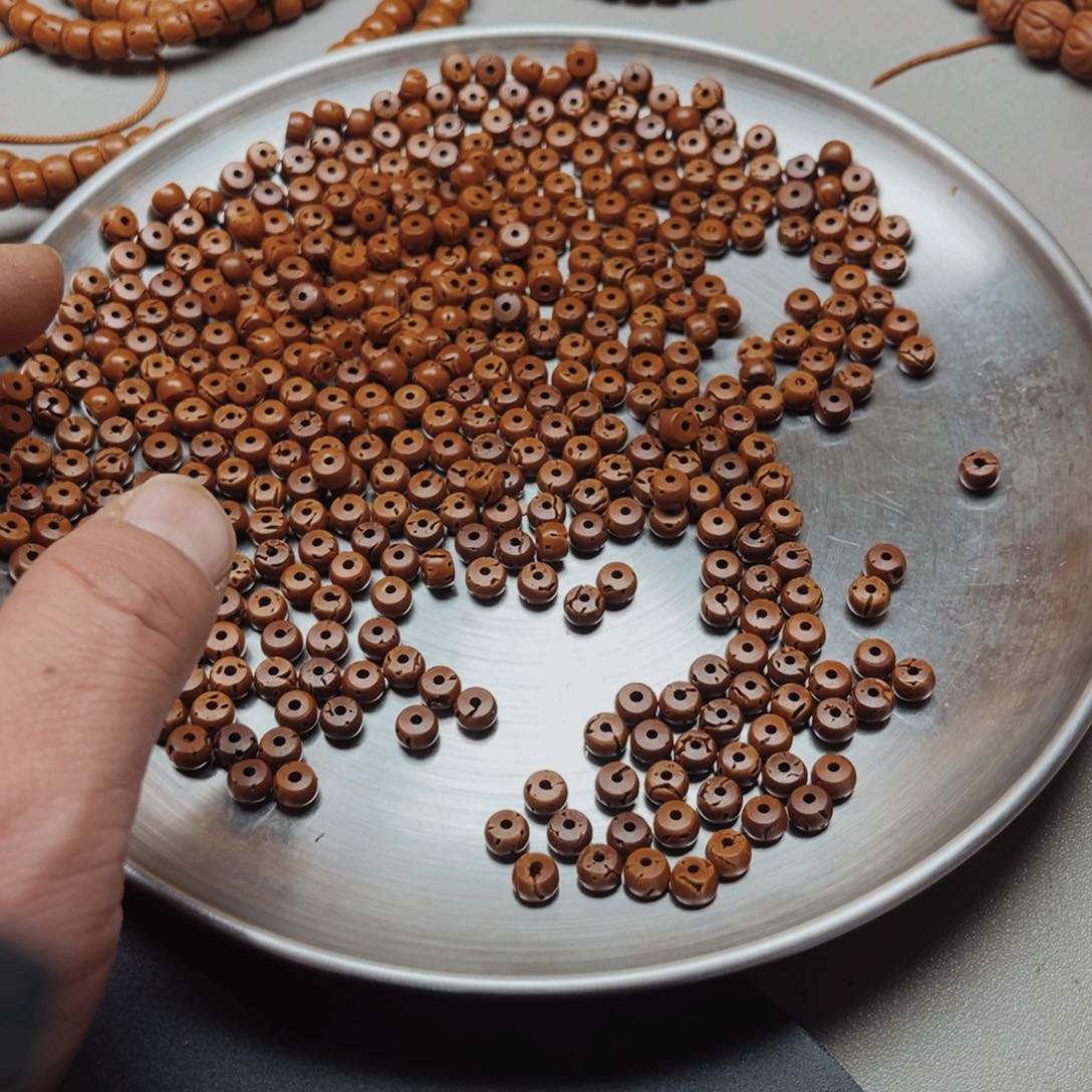 桃核吊坠上****镭桃核光柱