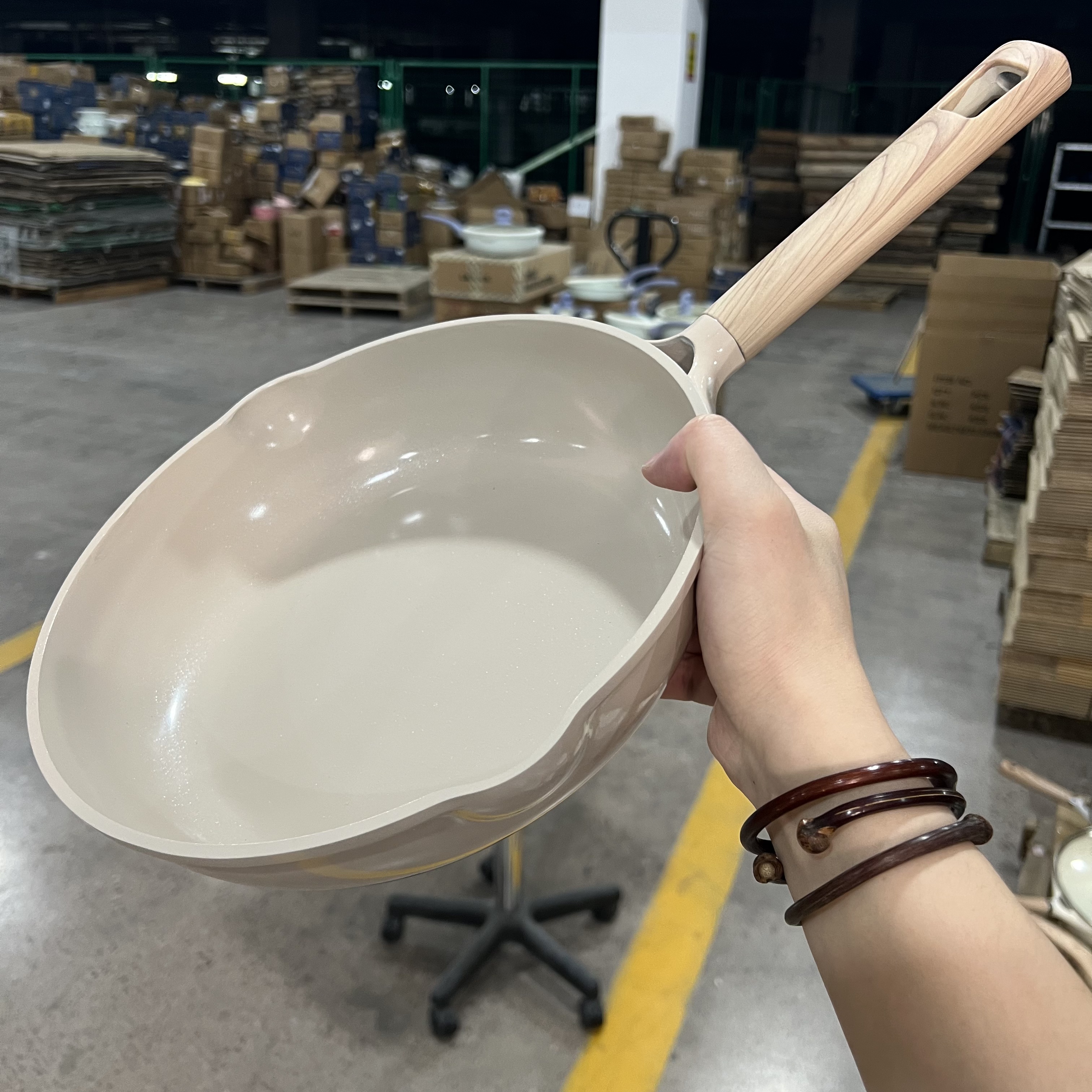 26cm斑鸠色小卡陶瓷煎锅撤柜无盖家用不粘锅平底锅全灶具通用微瑕